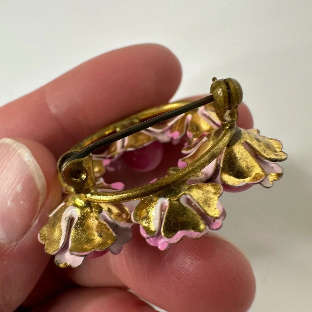 Vtg Pink Enamel Flower Wreath Brooch Gold Tone Plastic Beads Pin Spring Kitsch
